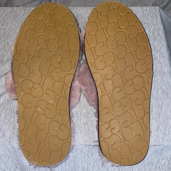 Rarely worn UGGs lavender sandal slippers with outdoor sole. Never worn outside. - Picture 11 of 11